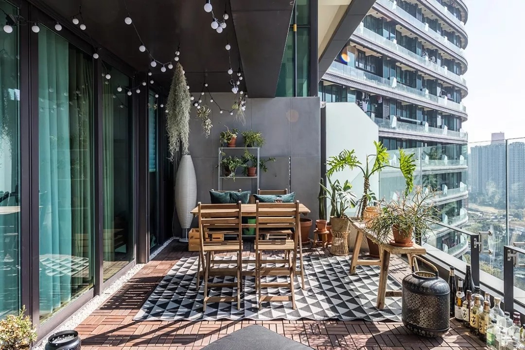 裝修公司現(xiàn)代輕奢風(fēng)格復(fù)式裝修效果圖-陽臺 裝修公司現(xiàn)代輕奢風(fēng)格復(fù)式裝修效果圖-陽臺