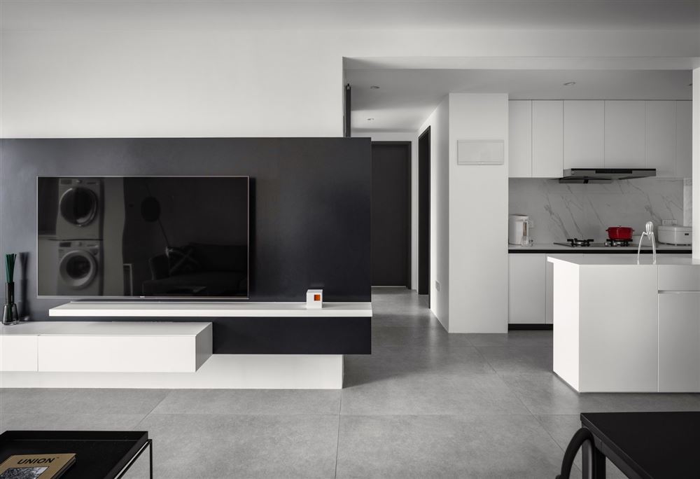 廣州市德政中路小區(qū)現代簡約風格三居室裝修案例