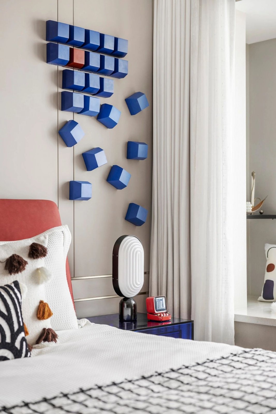 現(xiàn)代前衛(wèi)風格家裝設(shè)計室內(nèi)裝修效果圖-主臥床頭柜 現(xiàn)代前衛(wèi)風格家裝設(shè)計室內(nèi)裝修效果圖-主臥床頭柜