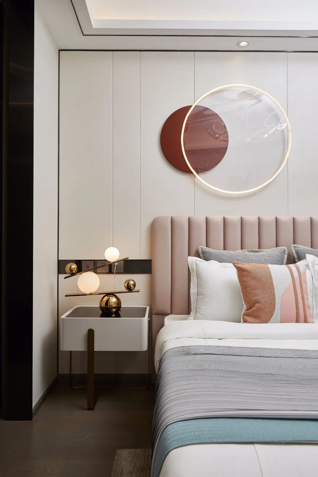 輕奢莫蘭迪風格室內(nèi)設(shè)計家裝案例-臥室背景墻 輕奢莫蘭迪風格室內(nèi)設(shè)計家裝案例-臥室背景墻