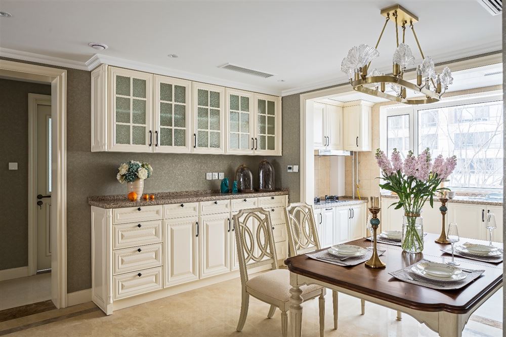 廣州市葛洲壩保利曼城美式風(fēng)格三居室裝修案例