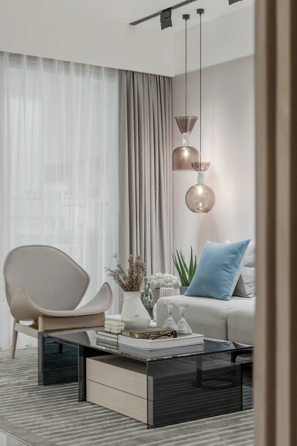 現(xiàn)代簡約風(fēng)格室內(nèi)設(shè)計家裝案例-客廳茶幾 現(xiàn)代簡約風(fēng)格室內(nèi)設(shè)計家裝案例-客廳茶幾