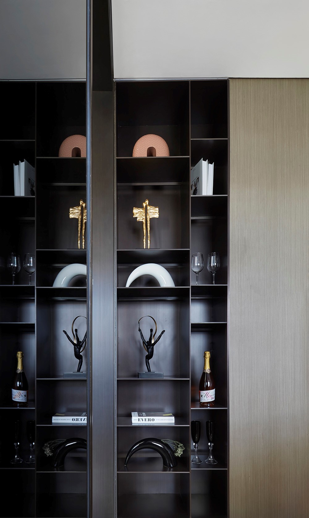 時尚輕奢風格室內(nèi)家裝案例效果圖-餐邊柜 時尚輕奢風格室內(nèi)家裝案例效果圖-餐邊柜