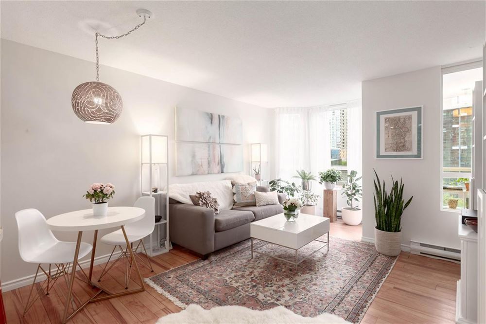 廣州市保利公園九里現(xiàn)代簡約風(fēng)格二居室裝修案例