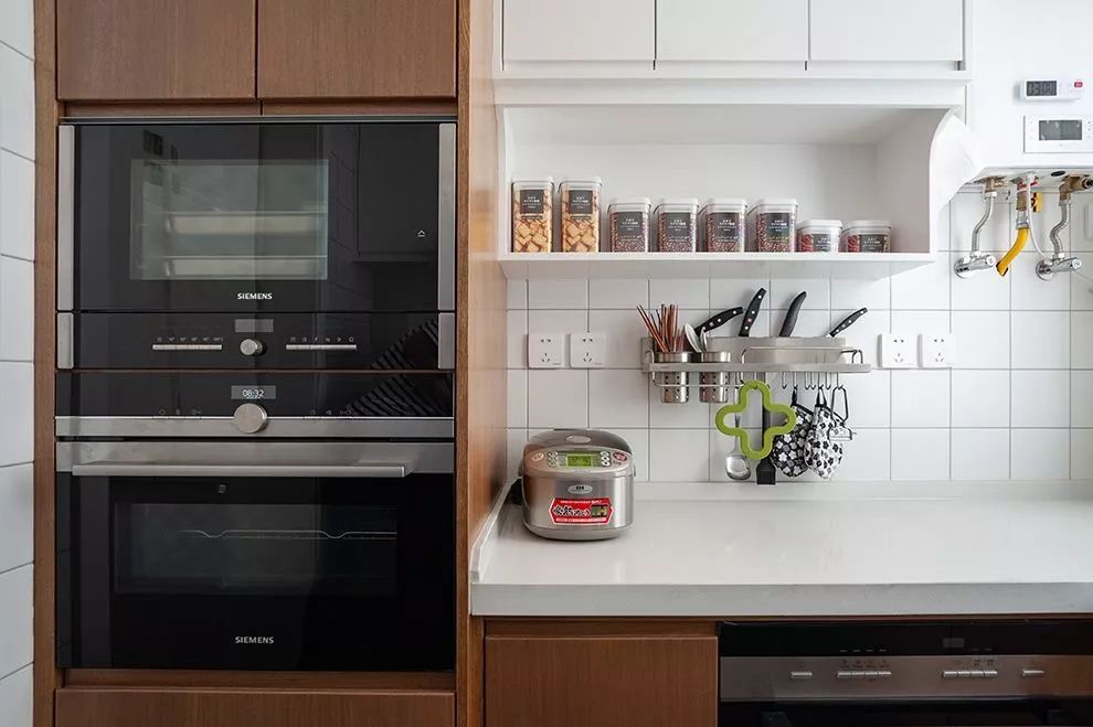 佛山裝修公司現(xiàn)代簡(jiǎn)約風(fēng)格室內(nèi)裝修效果圖-廚房 佛山裝修公司現(xiàn)代簡(jiǎn)約風(fēng)格室內(nèi)裝修效果圖-廚房