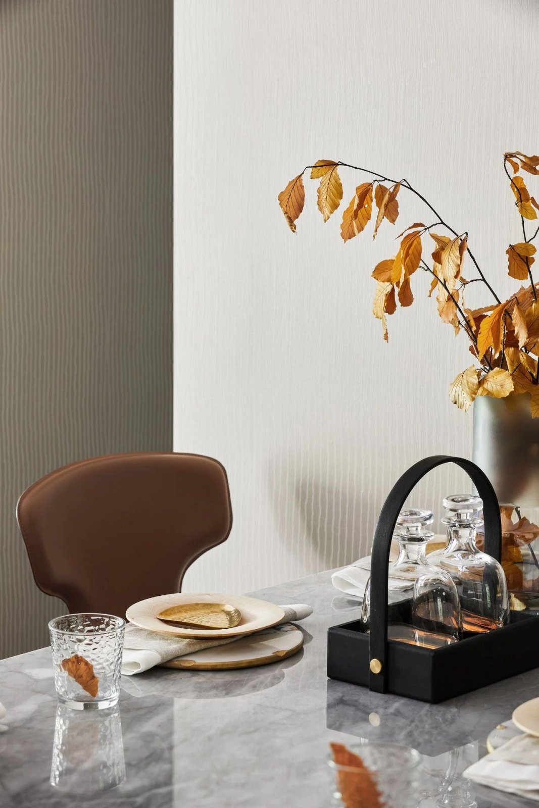 輕奢簡(jiǎn)約風(fēng)格室內(nèi)設(shè)計(jì)家裝案例-餐廳餐桌