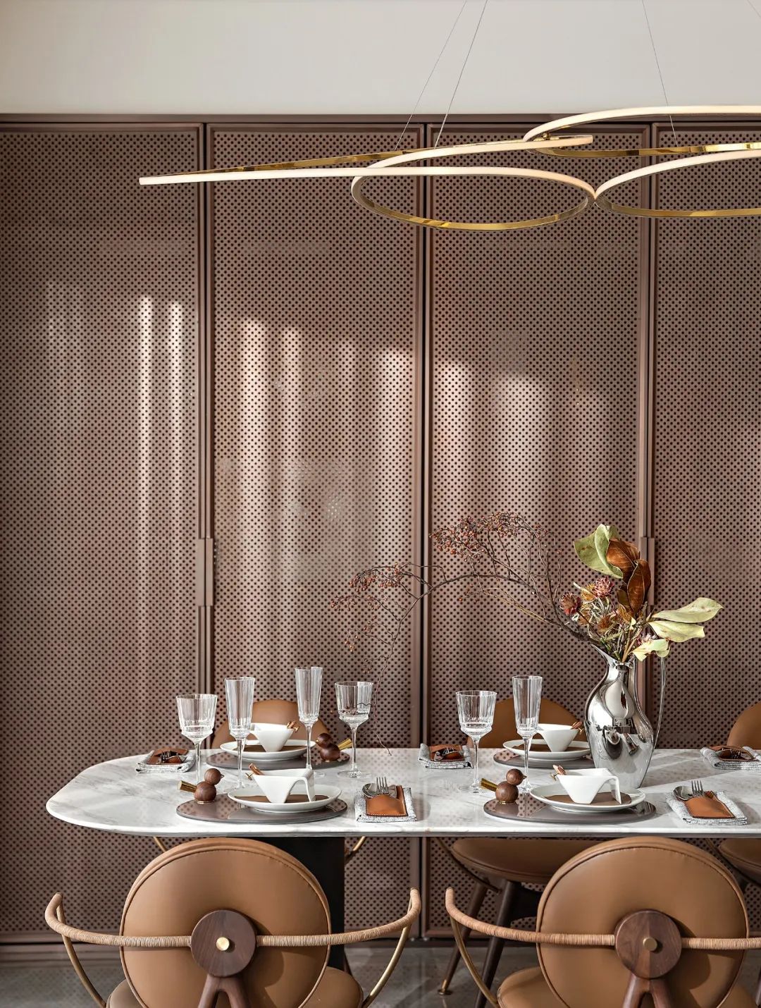 現(xiàn)代輕奢風格家裝設計室內裝修效果圖-餐廳 現(xiàn)代輕奢風格家裝設計室內裝修效果圖-餐廳