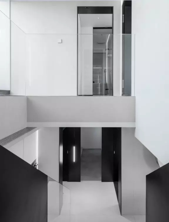 佛山裝修公司現(xiàn)代前衛(wèi)風(fēng)格復(fù)式裝修效果圖-梯間 佛山裝修公司現(xiàn)代前衛(wèi)風(fēng)格復(fù)式裝修效果圖-梯間