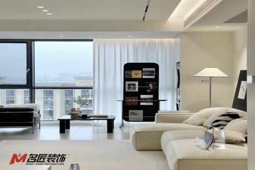 陽江市豐怡豪庭現(xiàn)代風(fēng)格三居室裝修案例